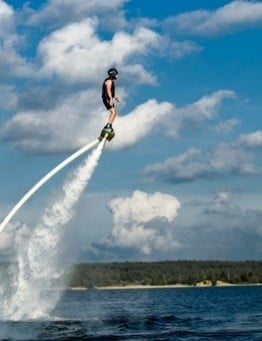 Flyboard – ewolucje na wodzie w Katowicach