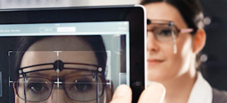 Twój optyk udostępni Ci specjalne narzędzie cyfrowe SEIKO Digital MultiTool, służące do prezentacji zalet i właściwości soczewek okularowych SEIKO.